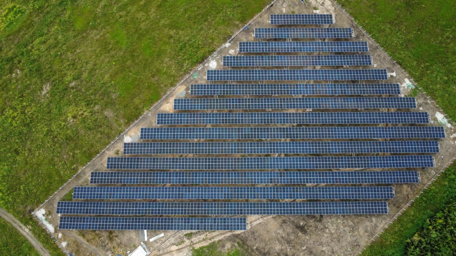Vista aérea das usinas solares Canis, em Santa Inês